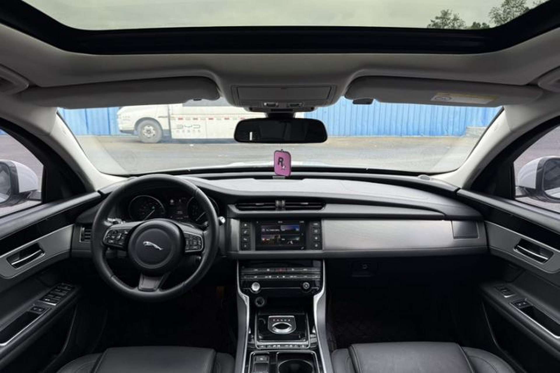 Used Jaguar XFL 2017 XFL 2.0T 200PS Windflower Edition Interior 1