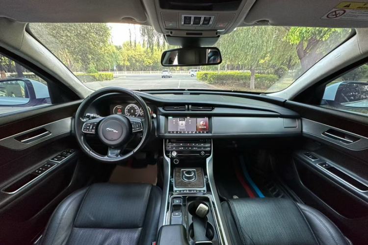 Used Jaguar XFL 2017 XFL 2.0T 240PS Premium Edition Interior 1