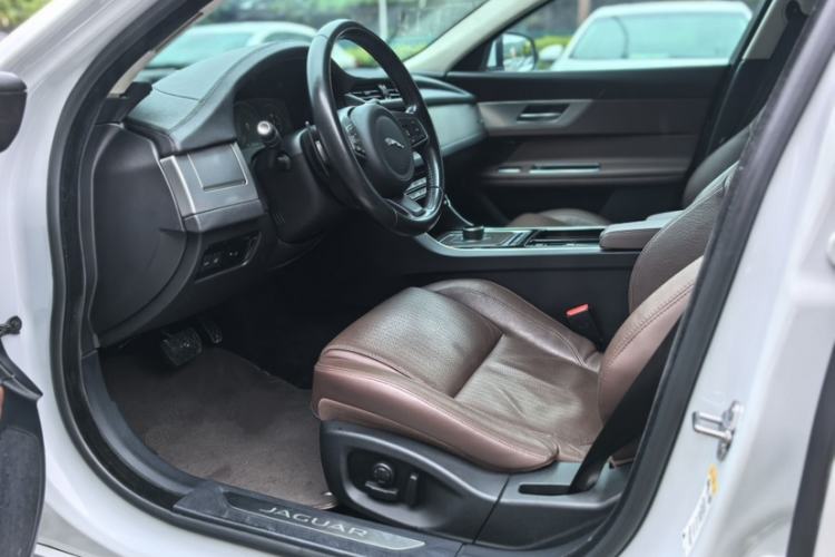 Used Jaguar XFL 2017 XFL 3.0 SC 340 PS Premium Edition Interior 1