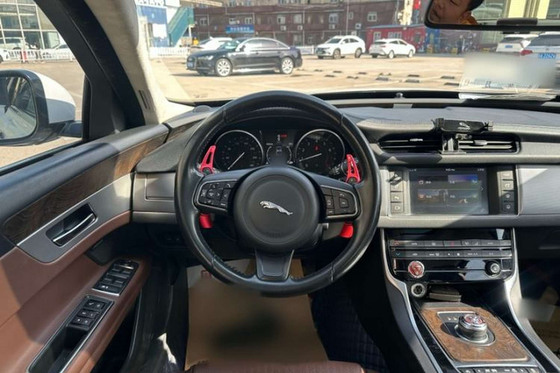 Used Jaguar XFL 2017 XFL 2.0T 200PS Luxury Edition Interior 2