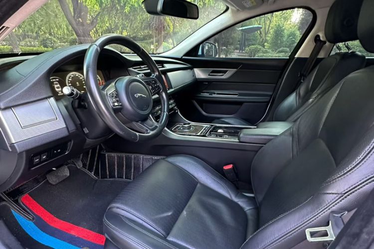 Used Jaguar XFL 2017 XFL 2.0T 240PS Premium Edition Interior 2