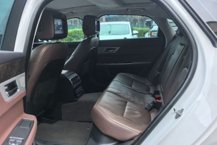 Used Jaguar XFL 2017 XFL 3.0 SC 340 PS Premium Edition Interior 2