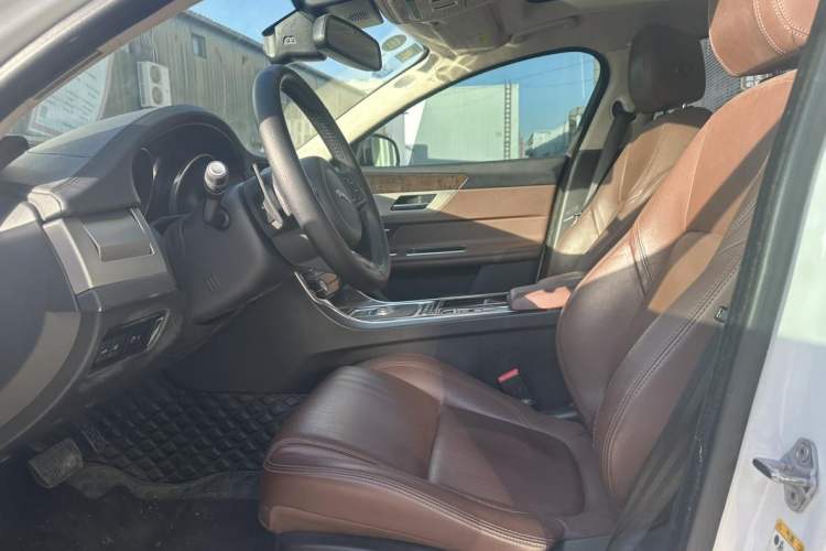 Used Jaguar XFL 2017 XFL 2.0T 240PS Luxury Edition Interior 3