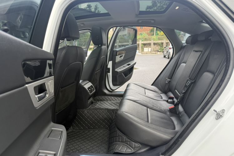 Used Jaguar XFL 2017 XFL 2.0T 200PS Windflower Edition Interior 3