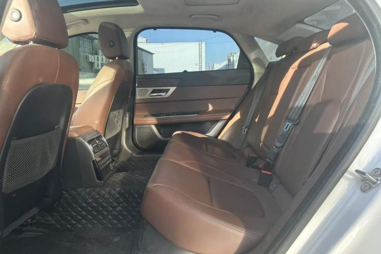 Used Jaguar XFL 2017 XFL 2.0T 240PS Luxury Edition Interior 5