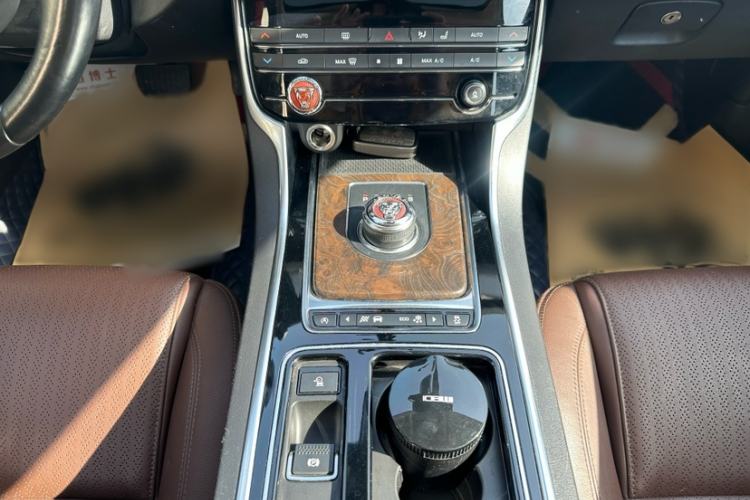 Used Jaguar XFL 2017 XFL 2.0T 200PS Luxury Edition Interior 5