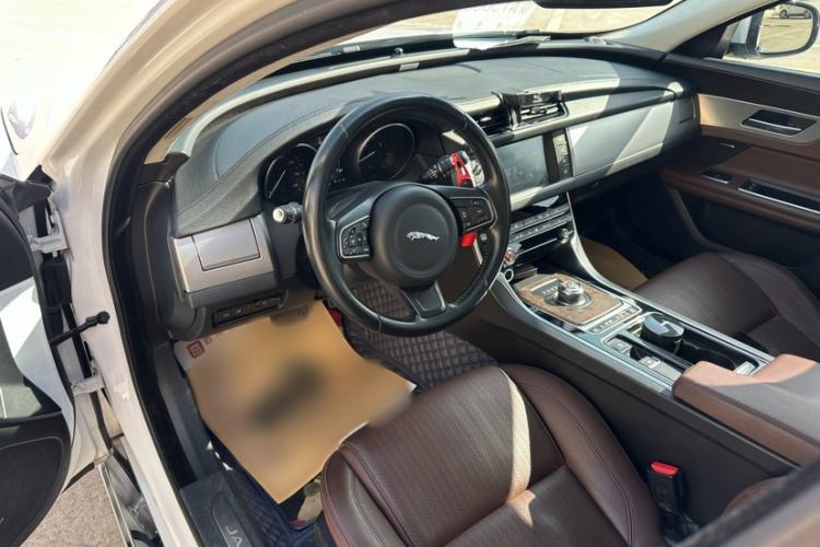 Used Jaguar XFL 2017 XFL 2.0T 200PS Luxury Edition Interior 6