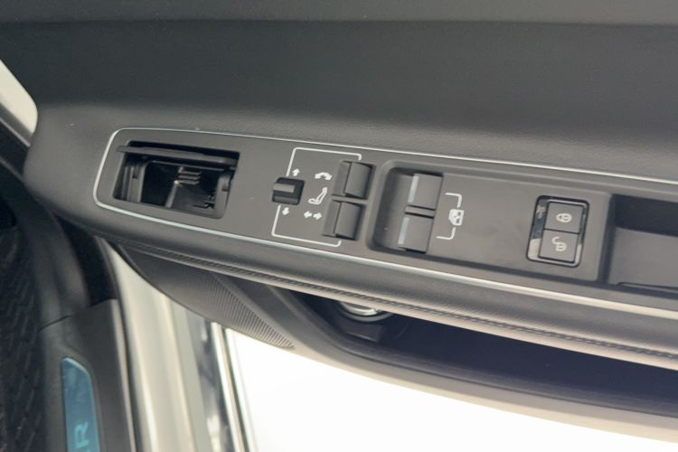 Used Jaguar XFL 2017 XFL 2.0T 200PS Windflower Edition Interior 6