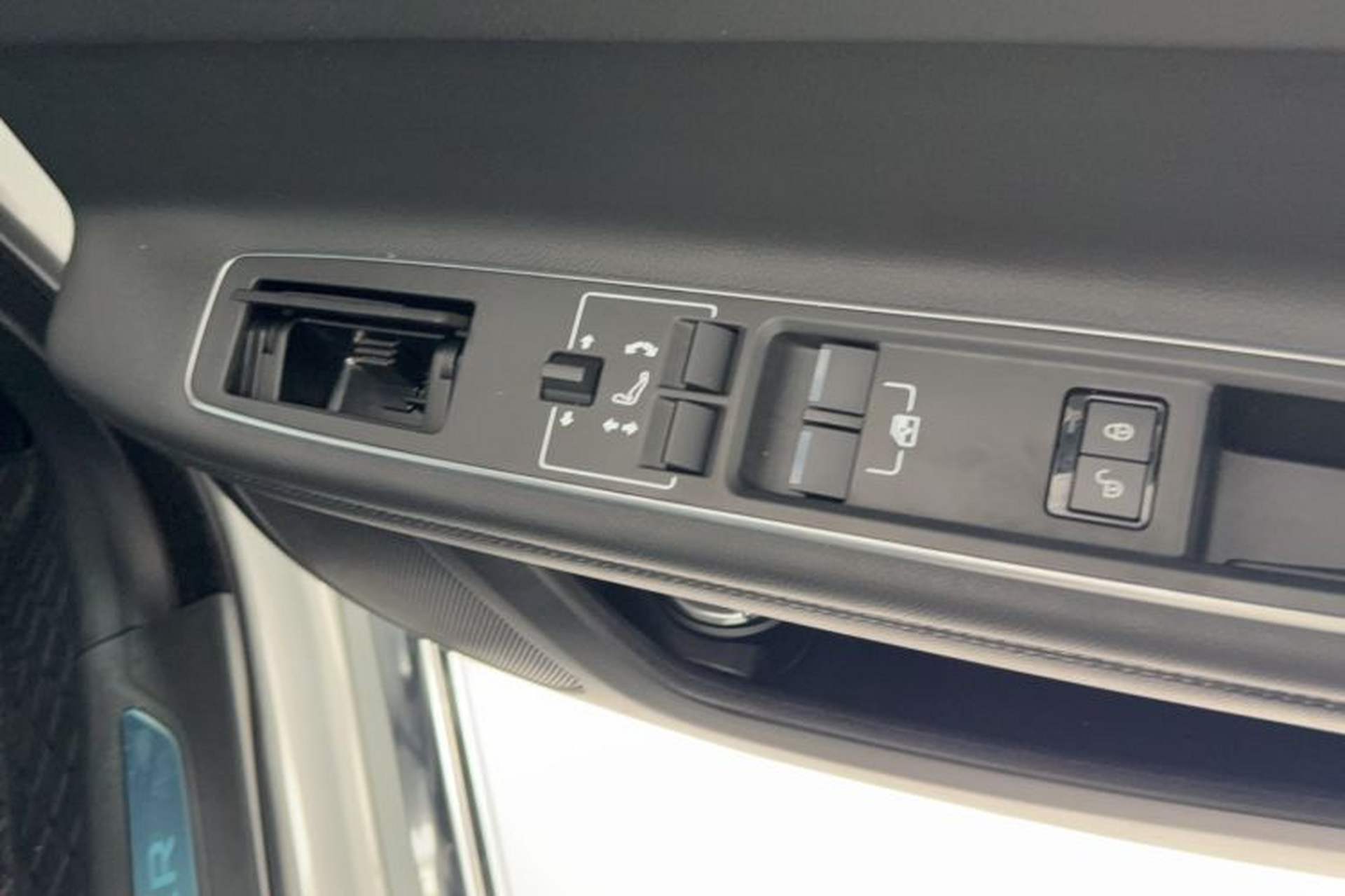 Used Jaguar XFL 2017 XFL 2.0T 200PS Windflower Edition Interior 6