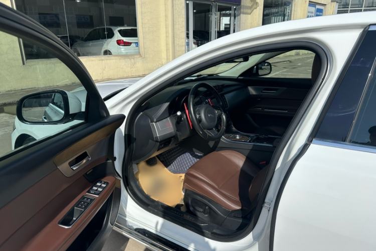 Used Jaguar XFL 2017 XFL 2.0T 200PS Luxury Edition Interior 7