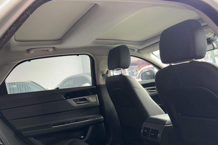Used Jaguar XFL 2017 XFL 2.0T 200PS Windflower Edition Interior 7