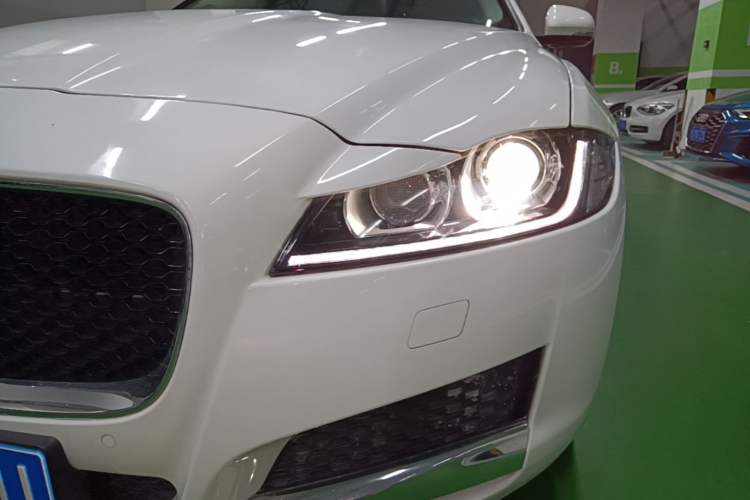 Used Jaguar XFL 2017 XFL 2.0T 240PS Luxury Edition Left Front Headlight