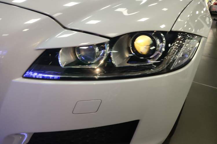 Used Jaguar XFL 2017 XFL 2.0T 240PS Premium Edition Left Front Headlight