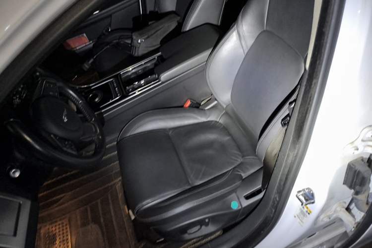 Used Jaguar XFL 2017 XFL 2.0T 200PS Windflower Edition Left Front Seat