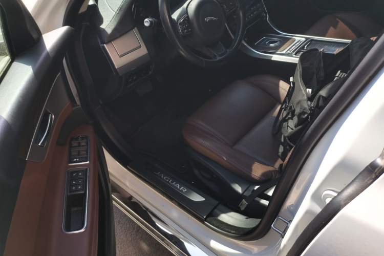 Used Jaguar XFL 2017 XFL 2.0T 200PS Luxury Edition Left Front Seat