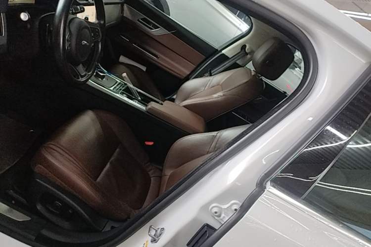 Used Jaguar XFL 2017 XFL 3.0 SC 340 PS Premium Edition Left Front Seat
