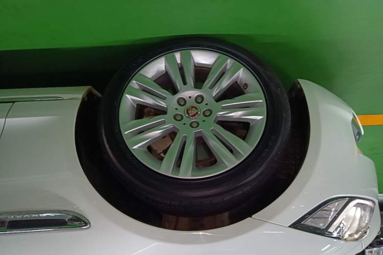 Used Jaguar XFL 2017 XFL 2.0T 240PS Luxury Edition Left Front Wheel Hub