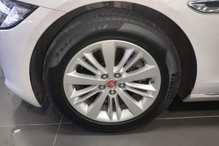 Used Jaguar XFL 2017 XFL 2.0T 240PS Premium Edition Left Front Wheel Hub
