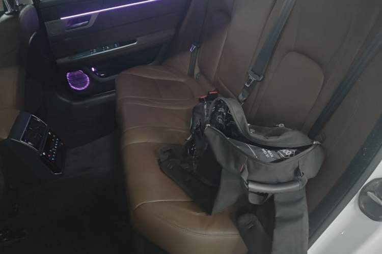 Used Jaguar XFL 2017 XFL 2.0T 200PS Luxury Edition Left Rear Seat