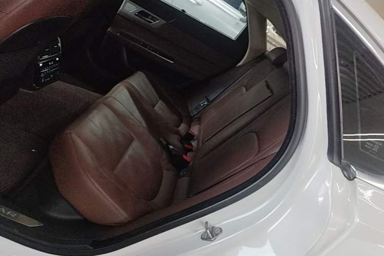 Used Jaguar XFL 2017 XFL 3.0 SC 340 PS Premium Edition Left Rear Seat