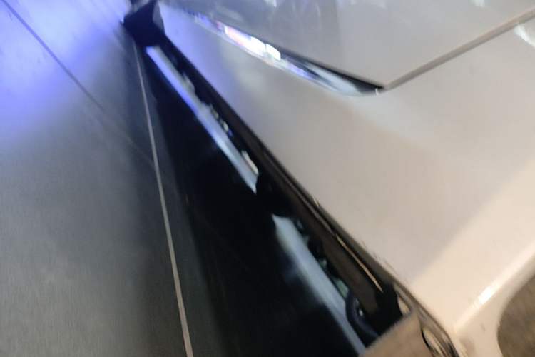 Used Jaguar XFL 2017 XFL 2.0T 240PS Premium Edition Left Side Sill