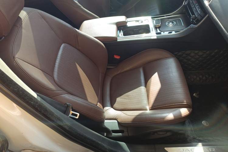 Used Jaguar XFL 2017 XFL 2.0T 240PS Luxury Edition Right Front Seat