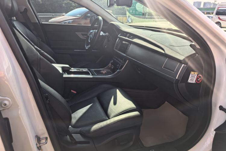 Used Jaguar XFL 2017 XFL 2.0T 240PS Luxury Edition Right Front Seat