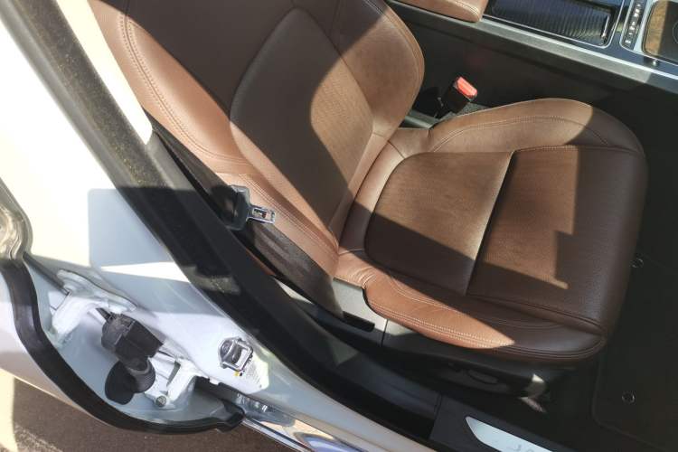 Used Jaguar XFL 2017 XFL 2.0T 200PS Luxury Edition Right Front Seat