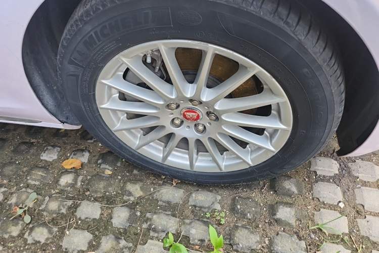 Used Jaguar XFL 2017 XFL 2.0T 200PS Windflower Edition Right Front Wheel Hub