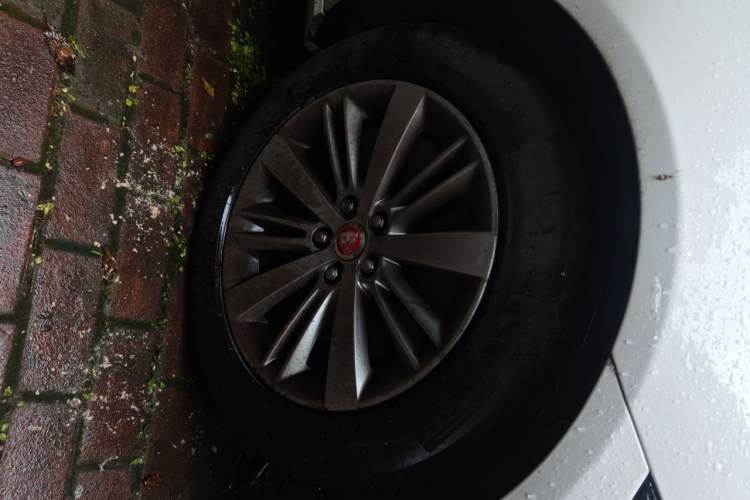 Used Jaguar XFL 2017 XFL 2.0T 240PS Luxury Edition Right Front Wheel Hub