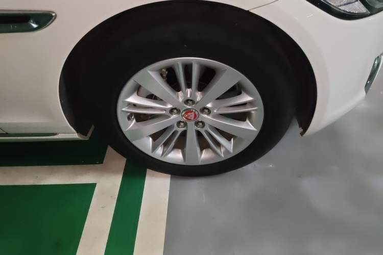 Used Jaguar XFL 2017 XFL 2.0T 240PS Luxury Edition Right Front Wheel Hub