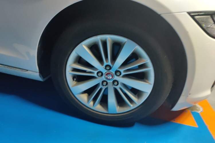 Used Jaguar XFL 2017 XFL 2.0T 240PS Luxury Edition Right Front Wheel Hub