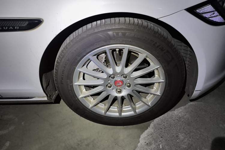 Used Jaguar XFL 2017 XFL 2.0T 200PS Windflower Edition Right Front Wheel Hub