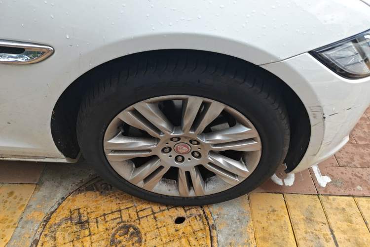 Used Jaguar XFL 2017 XFL 2.0T 240PS Luxury Edition Right Front Wheel Hub