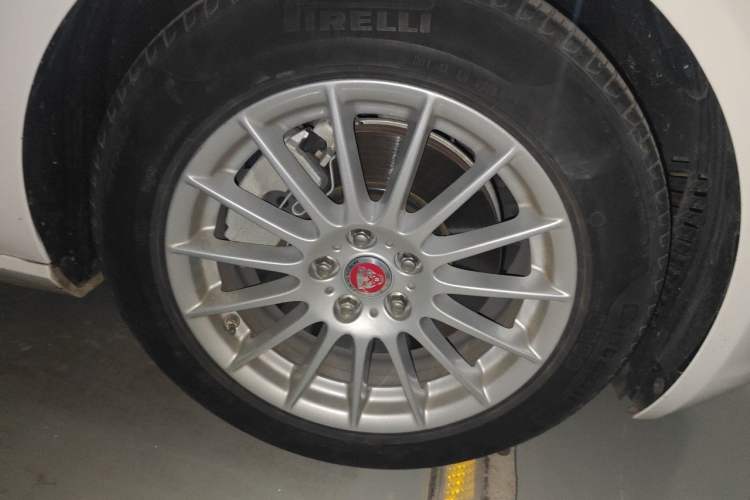 Used Jaguar XFL 2017 XFL 2.0T 200PS Luxury Edition Right Front Wheel Hub
