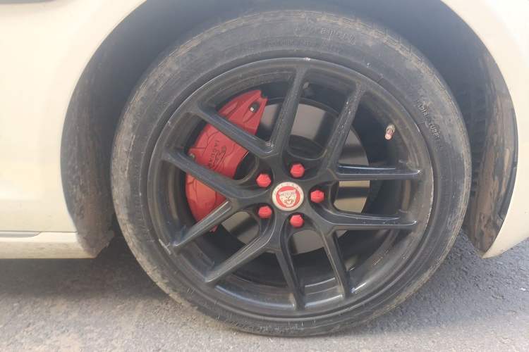 Used Jaguar XFL 2017 XFL 2.0T 240PS Premium Edition Right Front Wheel Hub