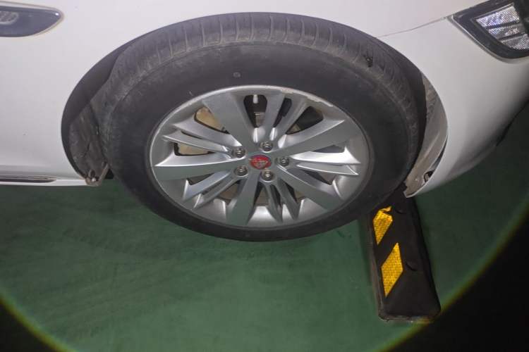 Used Jaguar XFL 2017 XFL 2.0T 240PS Premium Edition Right Front Wheel Hub