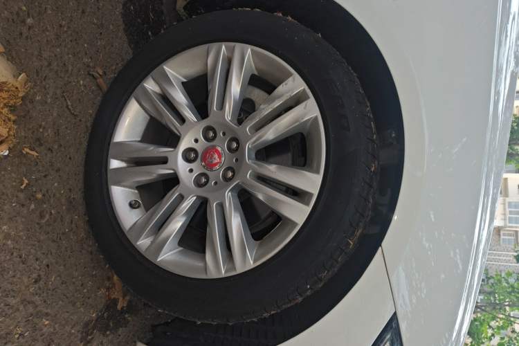 Used Jaguar XFL 2017 XFL 2.0T 240PS Luxury Edition Right Front Wheel Hub