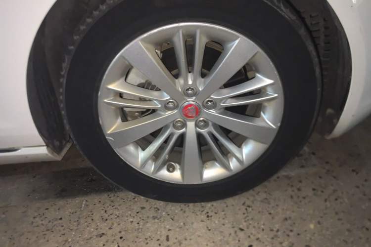Used Jaguar XFL 2017 XFL 2.0T 240PS Luxury Edition Right Front Wheel Hub
