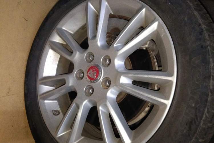 Used Jaguar XFL 2017 XFL 2.0T 200PS Luxury Edition Right Front Wheel Hub