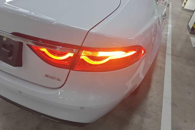 Used Jaguar XFL 2017 XFL 2.0T 200PS Luxury Edition Right Rear Taillight
