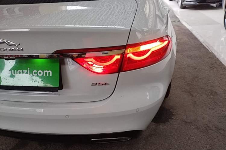 Used Jaguar XFL 2017 XFL 3.0 SC 340 PS Premium Edition Right Rear Taillight
