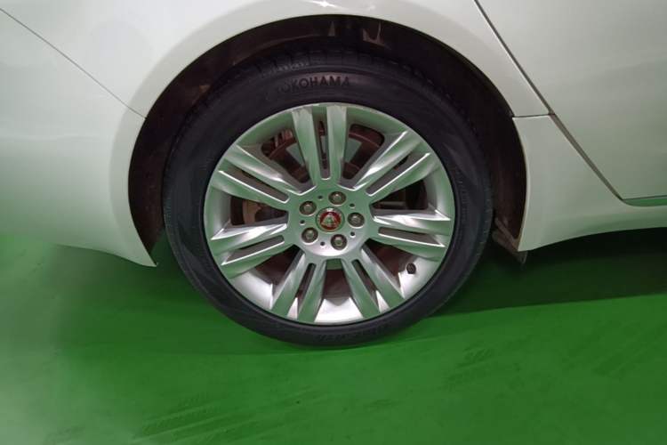 Used Jaguar XFL 2017 XFL 2.0T 240PS Luxury Edition Right Rear Wheel Hub