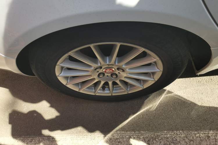 Used Jaguar XFL 2017 XFL 2.0T 200PS Luxury Edition Right Rear Wheel Hub