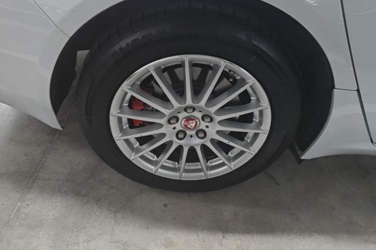 Used Jaguar XFL 2017 XFL 2.0T 200PS Luxury Edition Right Rear Wheel Hub