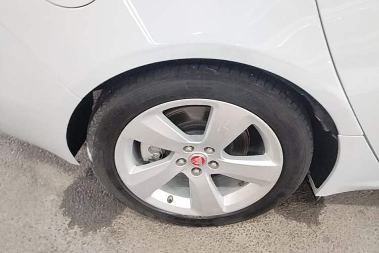 Used Jaguar XFL 2017 XFL 3.0 SC 340 PS Premium Edition Right Rear Wheel Hub