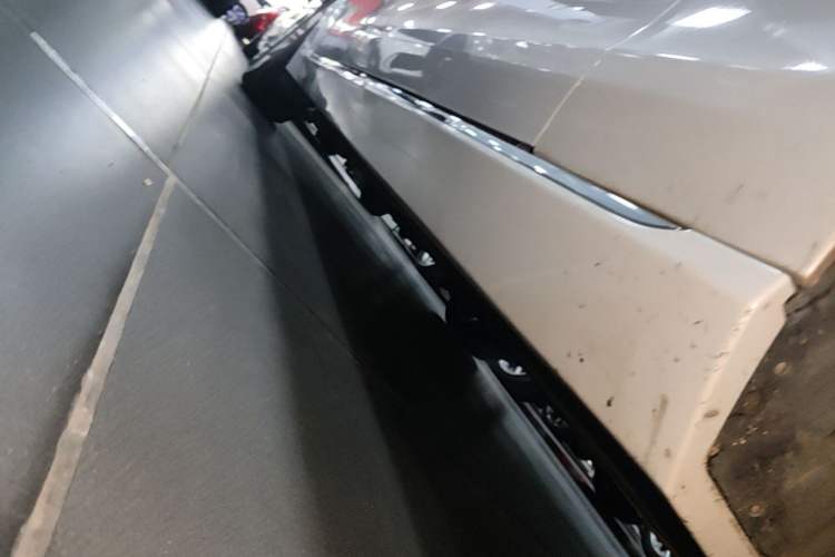 Used Jaguar XFL 2017 XFL 2.0T 240PS Premium Edition Right Side Sill