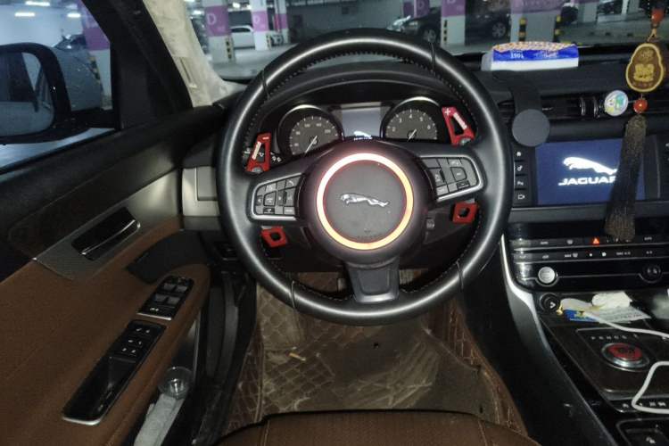 Used Jaguar XFL 2017 XFL 2.0T 240PS Luxury Edition Steering Wheel
