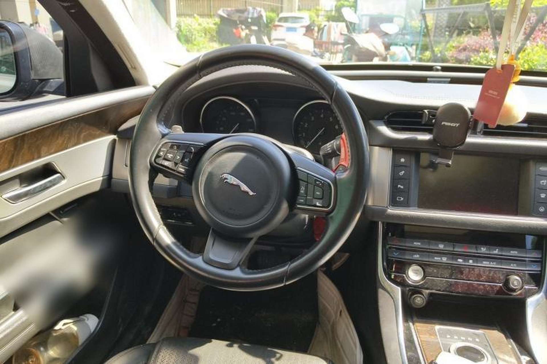Used Jaguar XFL 2017 XFL 2.0T 240PS Luxury Edition Steering Wheel
