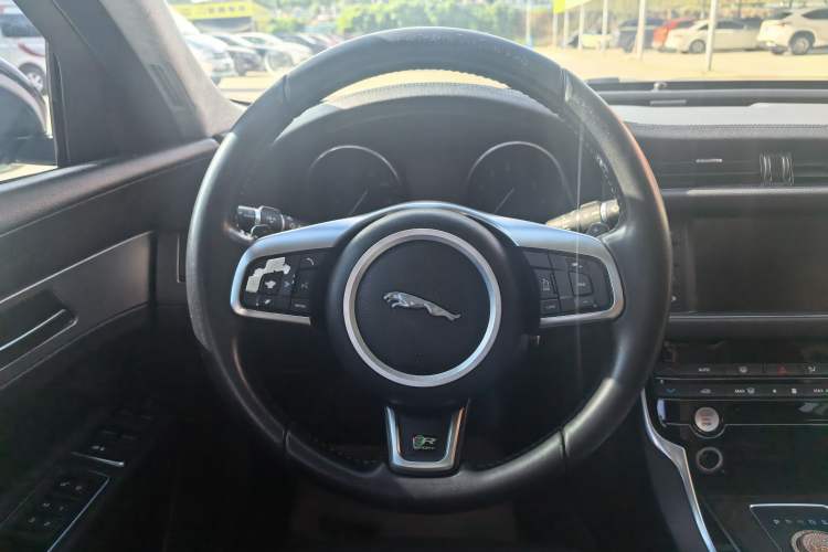 Used Jaguar XFL 2017 XFL 2.0T 240PS Luxury Edition Steering Wheel